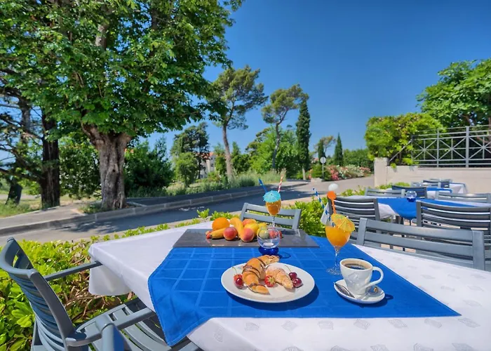 Hotel Aqua - Guest Rooms & Suites Kastela