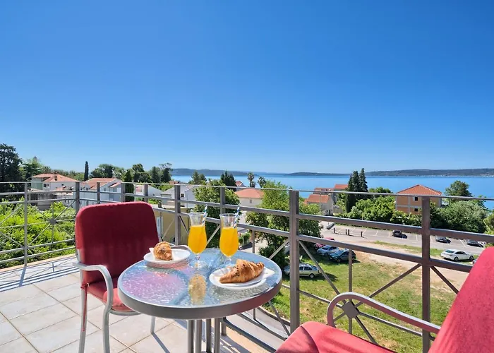 Hotel Aqua - Guest Rooms & Suites Kastela