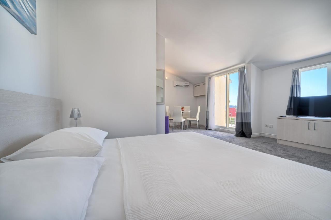 Hotel Aqua - Guest &